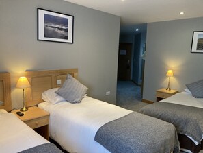 Desk, blackout drapes, iron/ironing board, cribs/infant beds - The Sleepwell Inn (Workington)