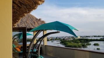 Quarto lua de mel, 1 cama King, para não fumantes, vista para o oceano | Vista da sacada