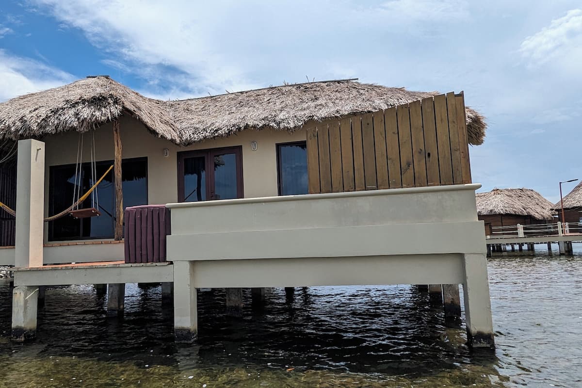 Bungalow Lune de Miel, 1 trĂšs grand lit, piscine privĂ©e, vue ocĂ©an | Vue sur lâeau