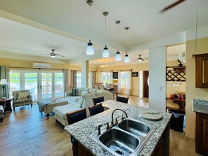 Villa | Private kitchen - Lina Point Belize Overwater Resort (San Pedro)