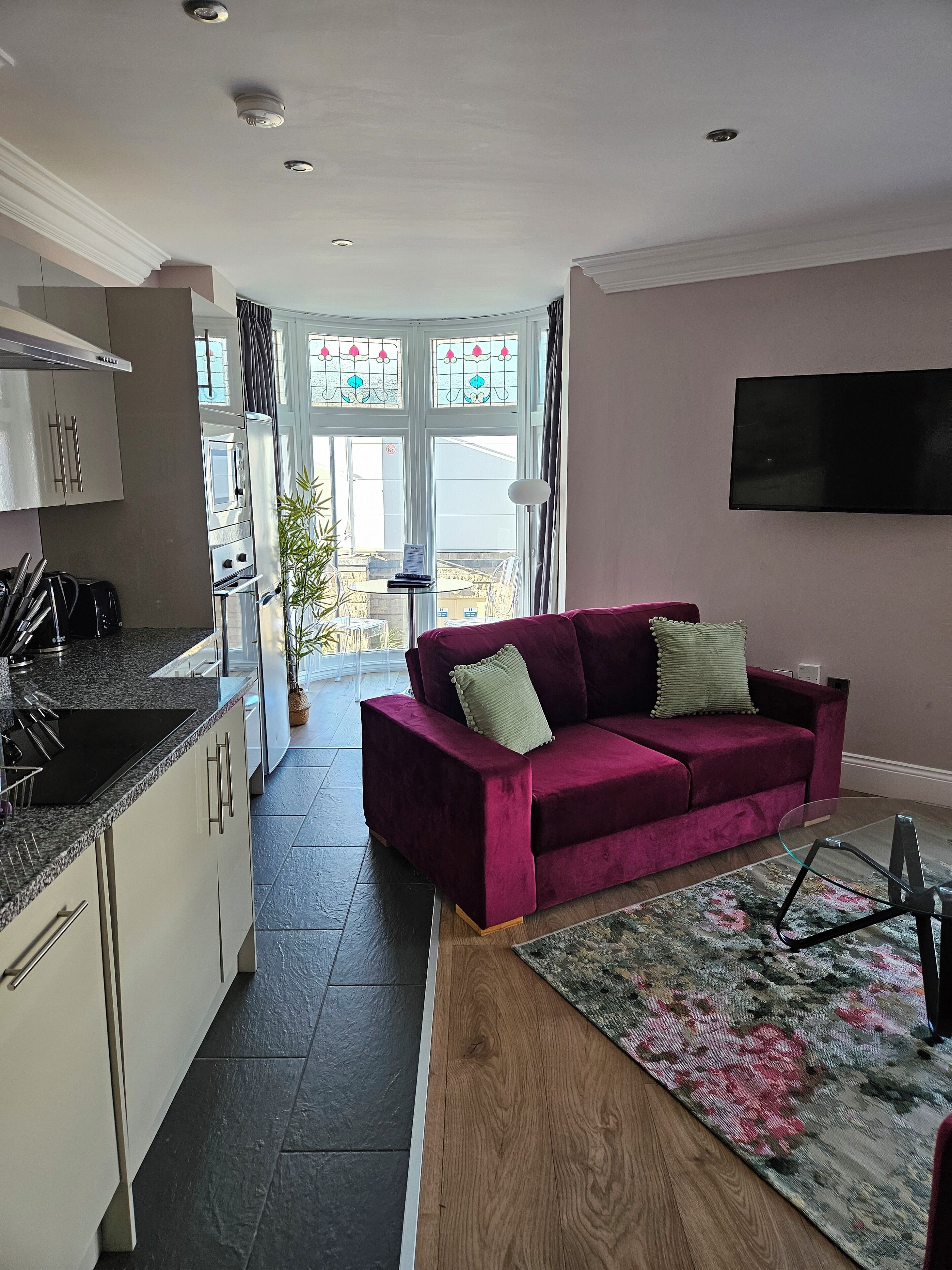 Luxury Apartment, 2 Bedrooms (1 bathroom) | Living area | Flat-screen TV