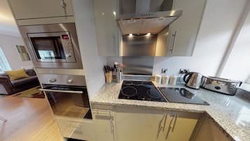 Luxury Apartment, 2 Bedrooms (1 bathroom) | Private kitchen