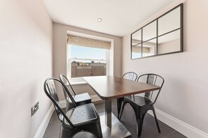 Room - Harrogate Lifestyle Luxury Serviced ApartHotel (Harrogate)