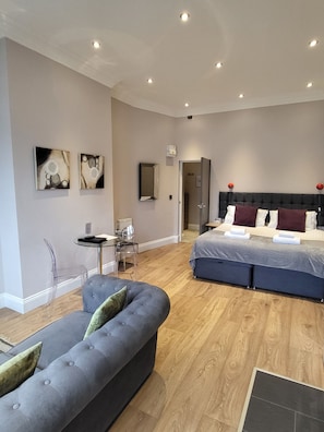 1 bedroom, premium bedding, desk, laptop workspace