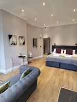 1 bedroom, premium bedding, desk, laptop workspace