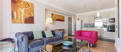 Appartement Exécutif, 1 chambre | Cuisine privée | Grand réfrigérateur, micro-ondes, four, plaque de cuisson