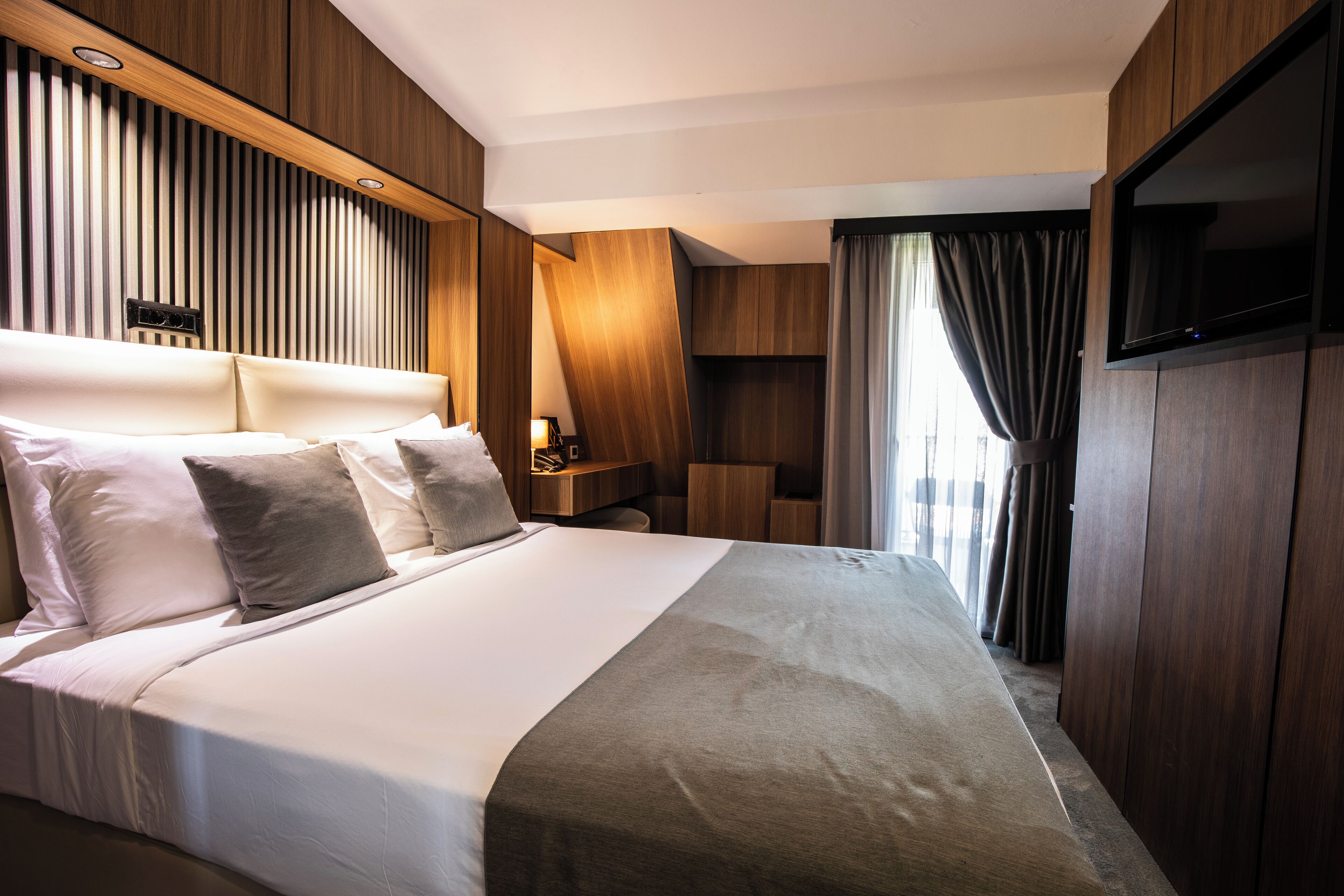 Deluxe Double Room, 1 Queen Bed, Balcony, City View | Premium bedding, minibar, individually decorated, desk