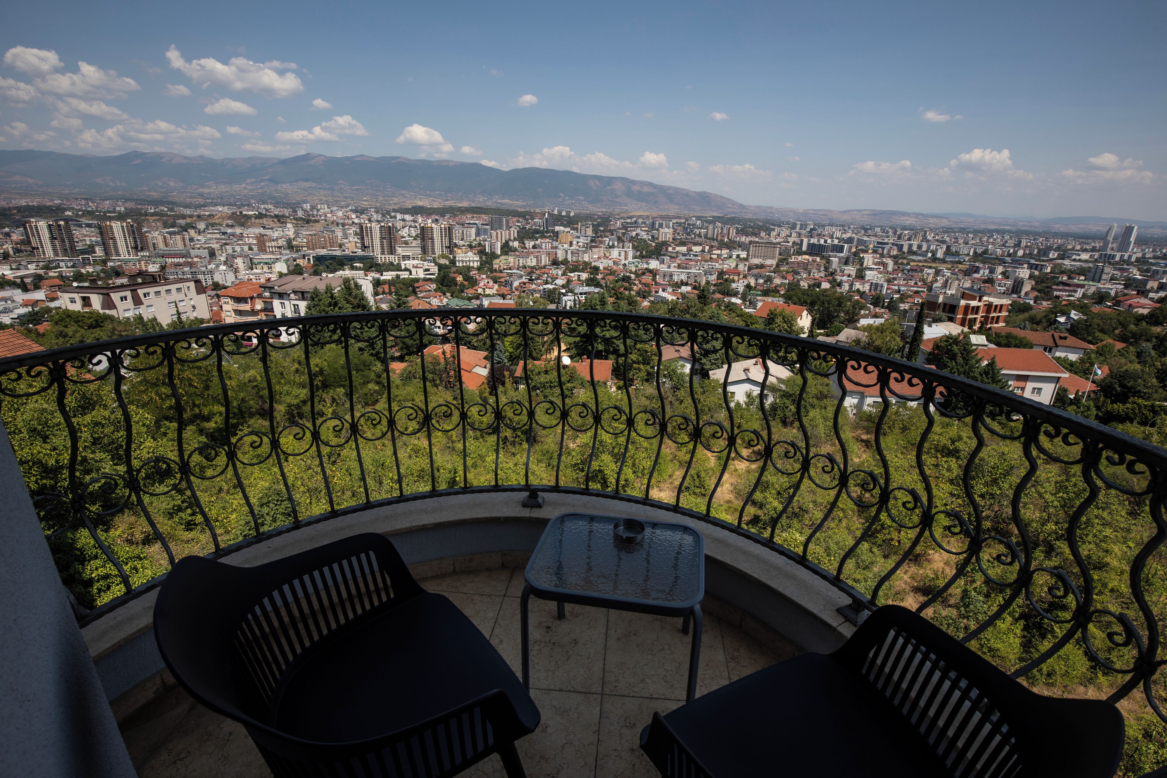 Superior kamer, 1 twee- of 2 eenpersoonsbedden, balkon, uitzicht op park | Luxe beddengoed, een minibar, een bureau, verduisterende gordijnen