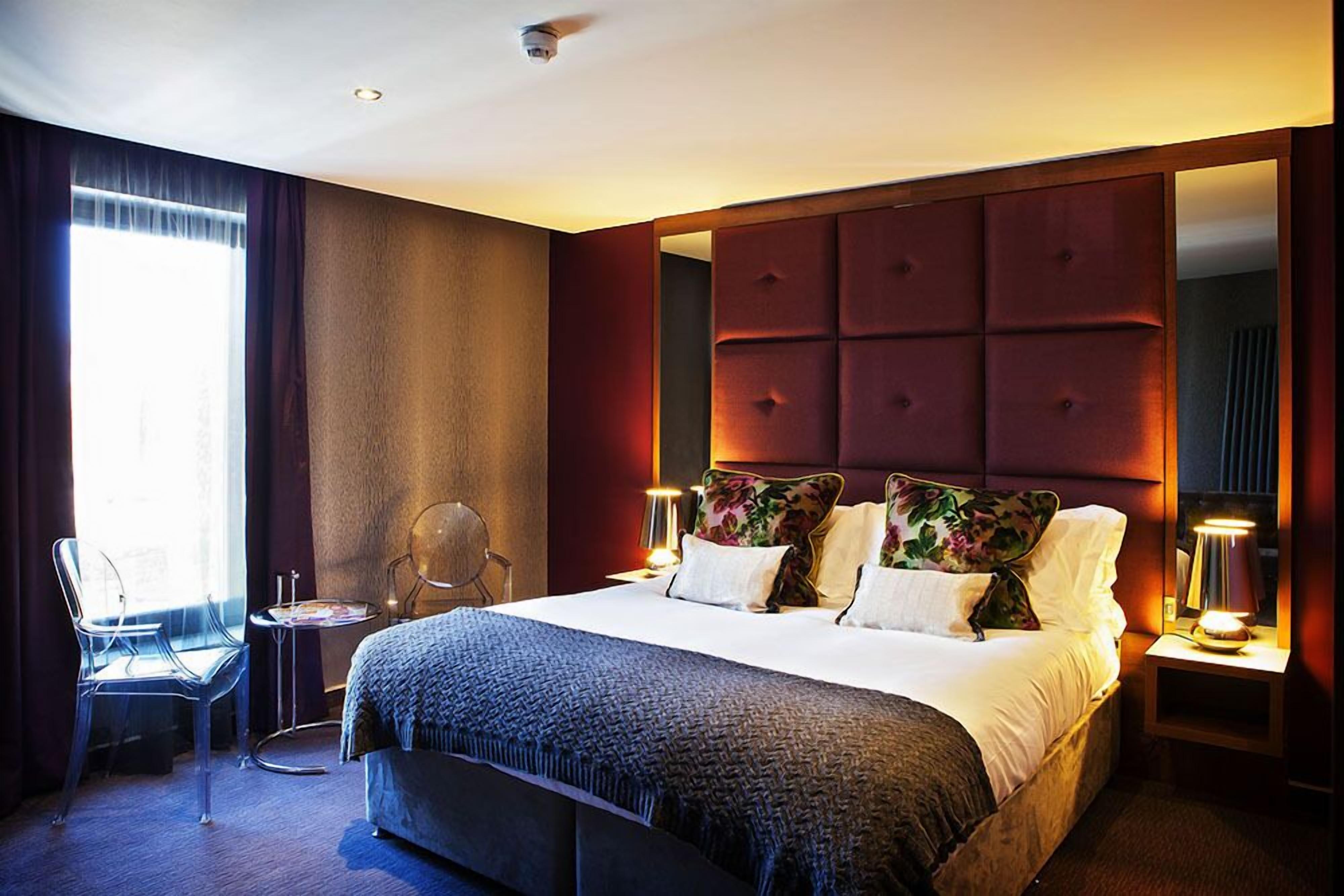 superior double room, ensuite | minibar, in-room safe, desk, laptop workspace