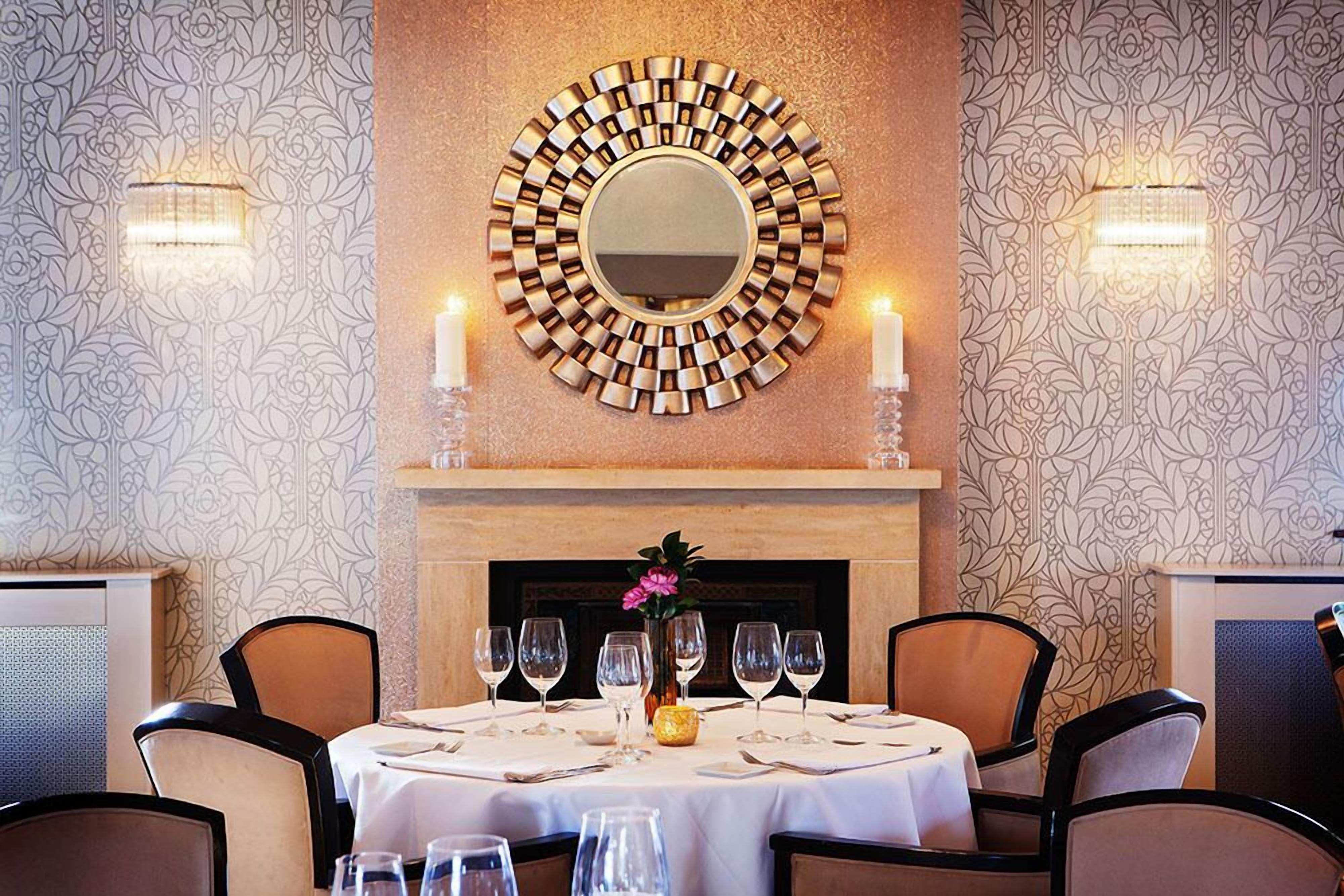 breakfast, lunch, dinner served; italian cuisine