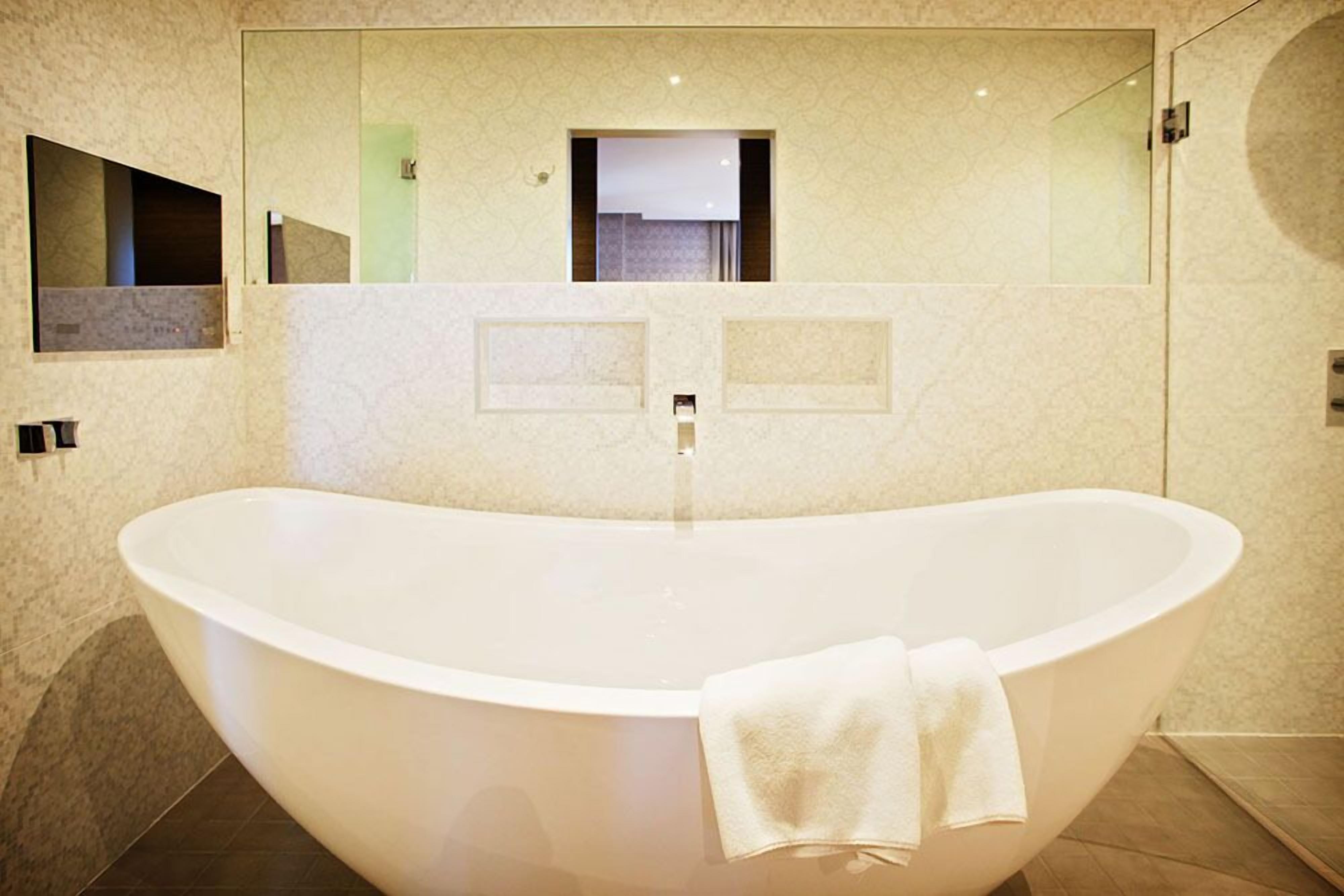 premium double room, ensuite | deep-soaking bathtub