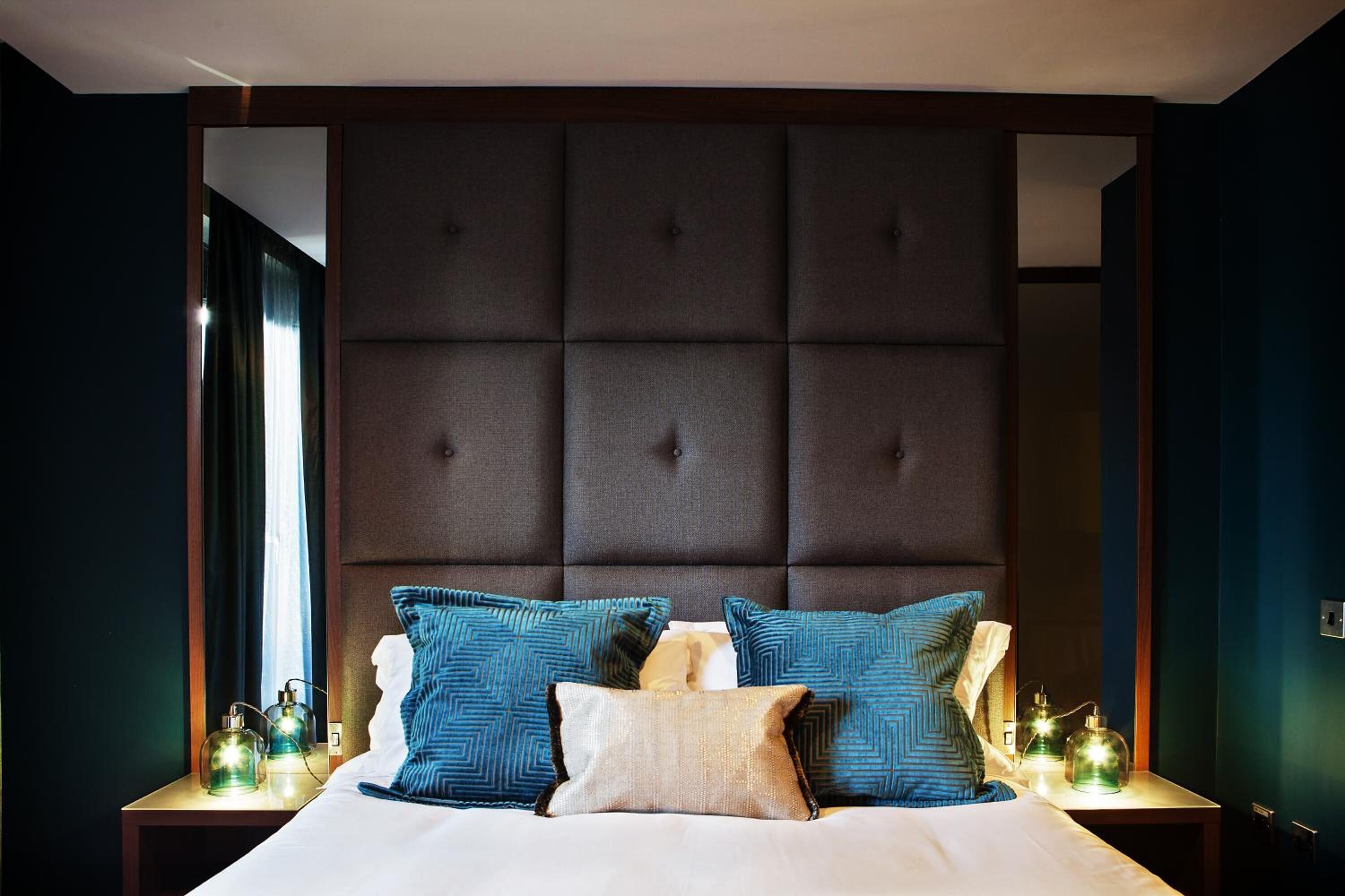 minibar, in-room safe, desk, laptop workspace