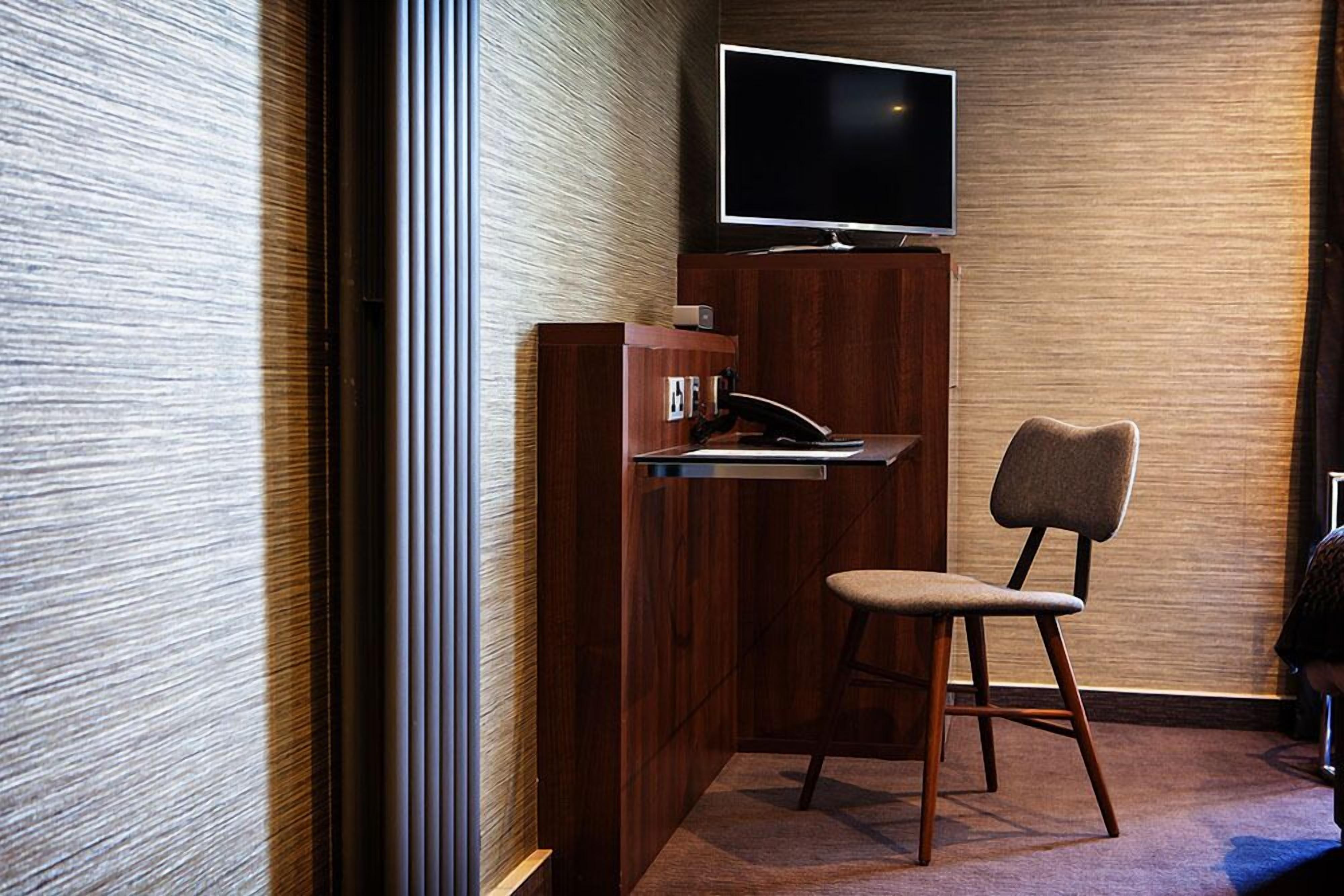 minibar, in-room safe, desk, laptop workspace