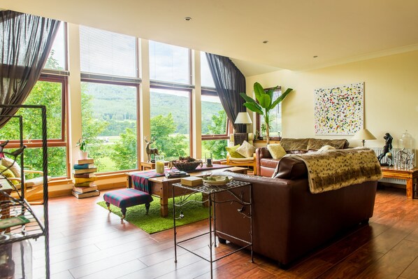Flat-screen TV - Tigh Geal Boutique Bed & Breakfast (Pitlochry)