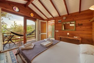 Deluxe Bungalow, 1 Double Bed | Free WiFi, bed sheets