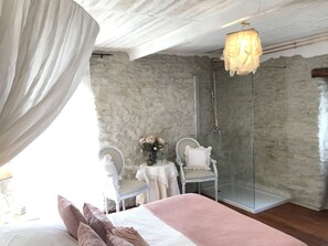 스탠다드 더블룸, 더블침대 1개, 전자레인지 | 욕실 | 샤워 시설, 무료 세면용품, 헤어드라이어, 타월