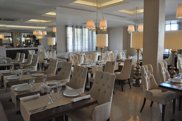 供應早餐 (每人 RUB400)