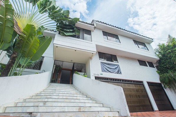 Fachada de la propiedad