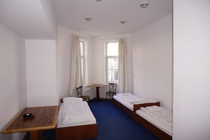 Quadruple Room | Soundproofing, iron/ironing board, free WiFi
