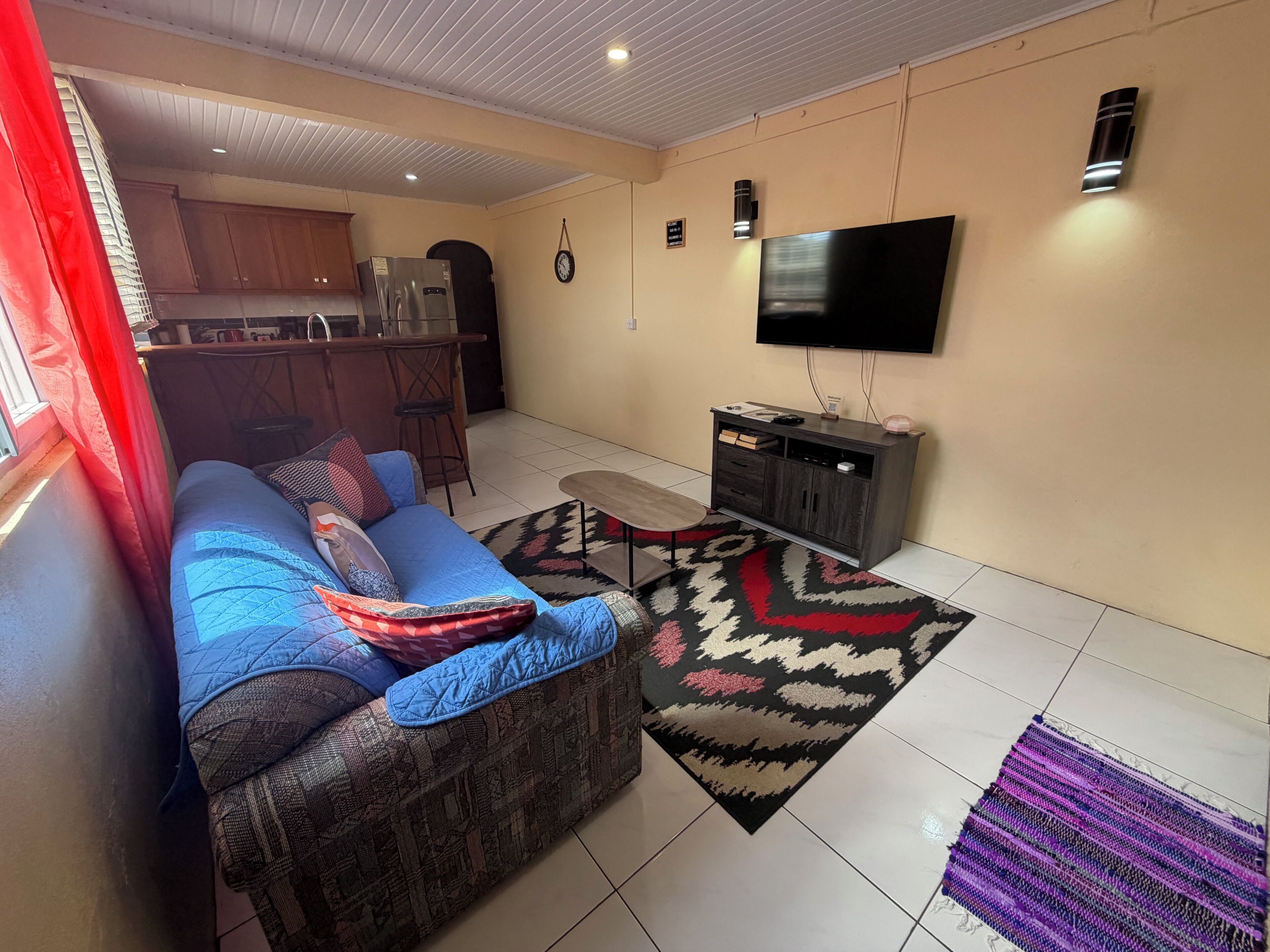 Villa – business | Oppholdsområde | En 32-tommers Flatskjerm-TV med kabel-kanaler samt TV