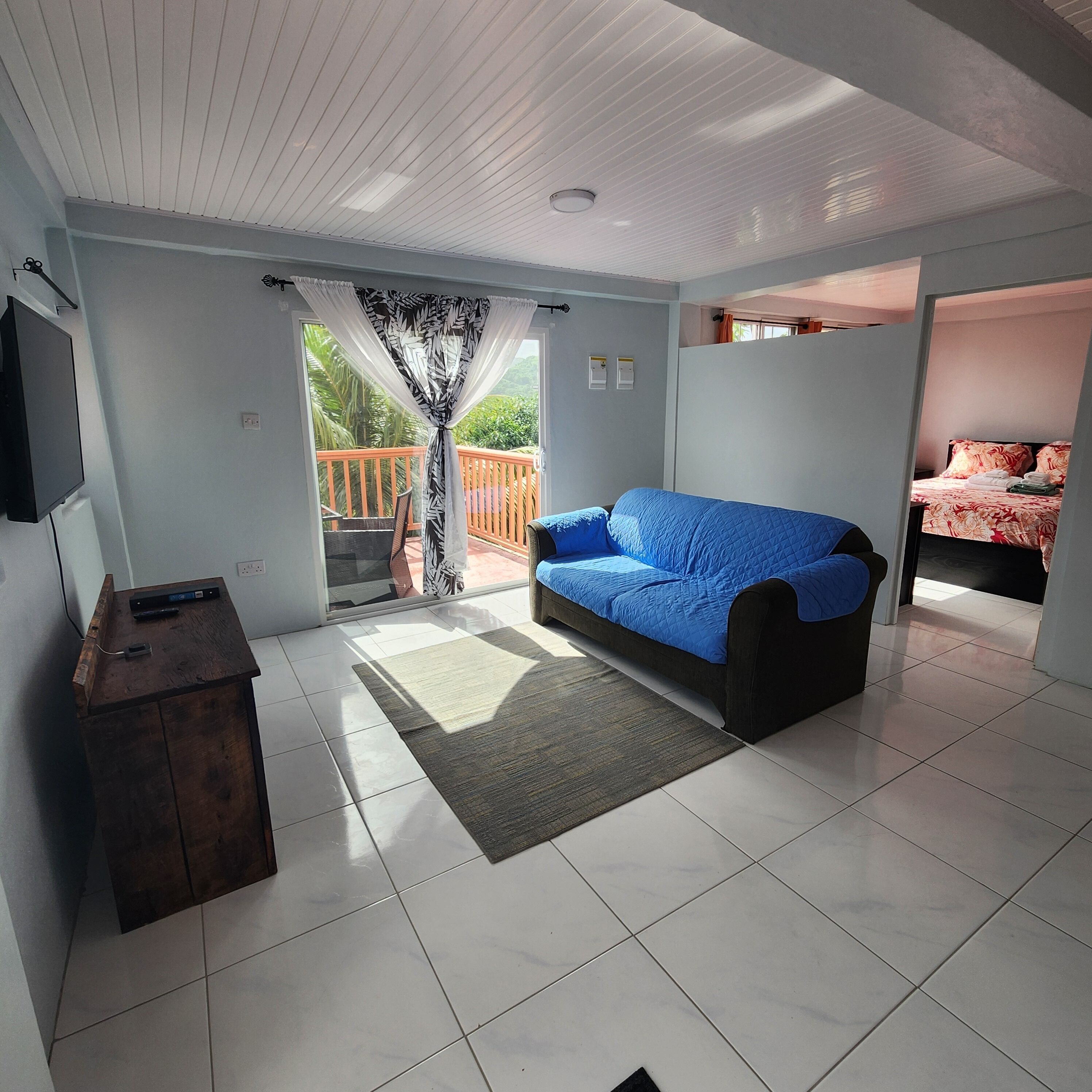 Honeymoon Villa | Living area | 32-inch flat-screen TV with cable channels, TV