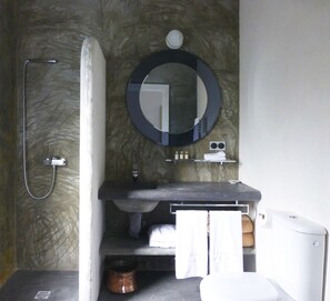 Deluxe House, Ensuite, Sea View (Manuel) | Bathroom - Areias da Prainha (Sao Roque do Pico)