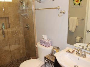 Casa, 3 quartos, micro-ondas (827 26 - New Home with Pool & Spa) | Banheiro