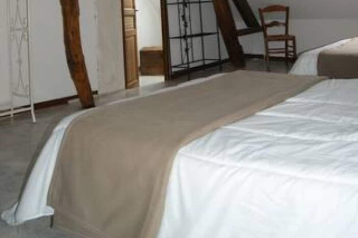 2 bedrooms, individually decorated, individually furnished