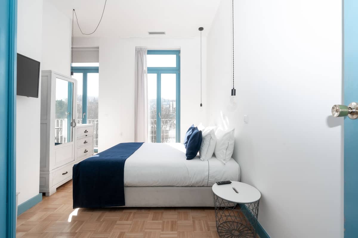 Chambre Deluxe double ou avec lits jumeaux, 1 chambre | 1 chambre, accĂšs au Wi-Fi (inclus), literie fournie