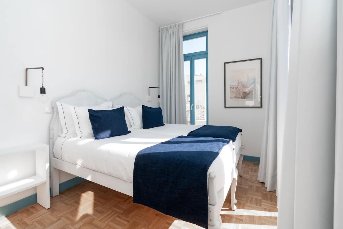 Chambre supérieure avec lits jumeaux, vue sur le fleuve, cÎté jardin | 1 chambre, accÚs au Wi-Fi (inclus), literie fournie