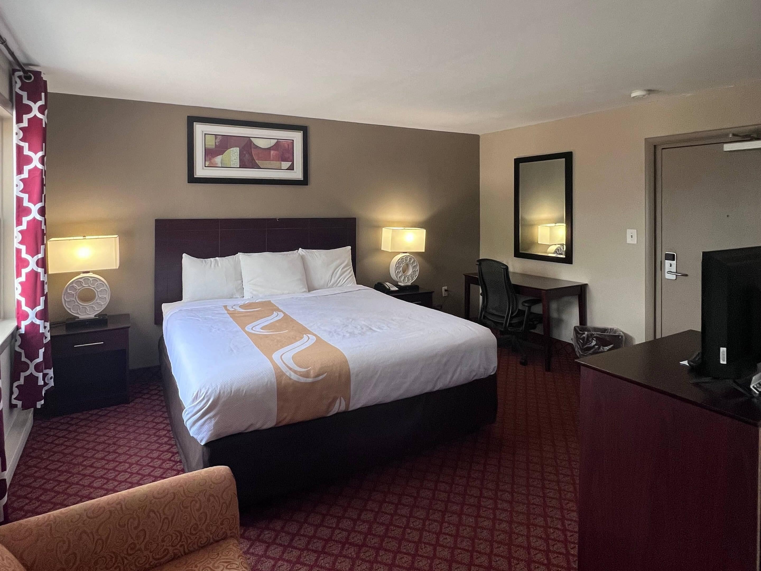 Standard Room, 1 King Bed, Non Smoking | Desk, laptop workspace, iron/ironing board, free WiFi