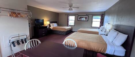 One Double Bed , Two Queen Beds, One Bedroom Suites, Non-Smoking | 办公桌、笔记本电脑工作区、熨斗/熨衣板、免费 WiFi