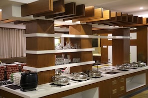 Café da manhã com buffet todos os dias mediante uma taxa