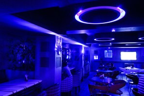 Bar (on property) - Maple Tree Hotels (Chennai)