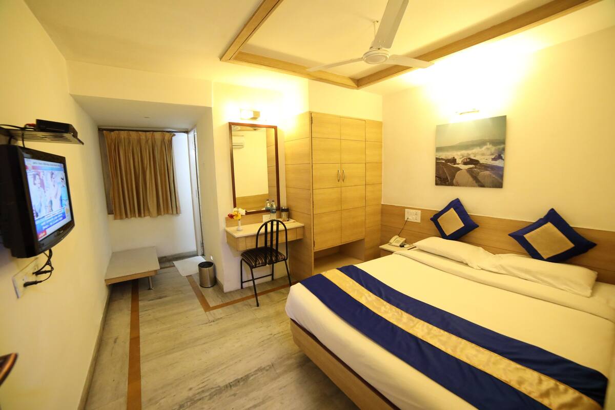 Premium bedding, desk, soundproofing, iron/ironing board