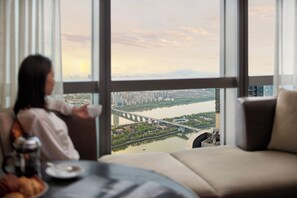 Down comforters, in-room safe, desk, laptop workspace - Grand Hyatt Changsha (Changsha)