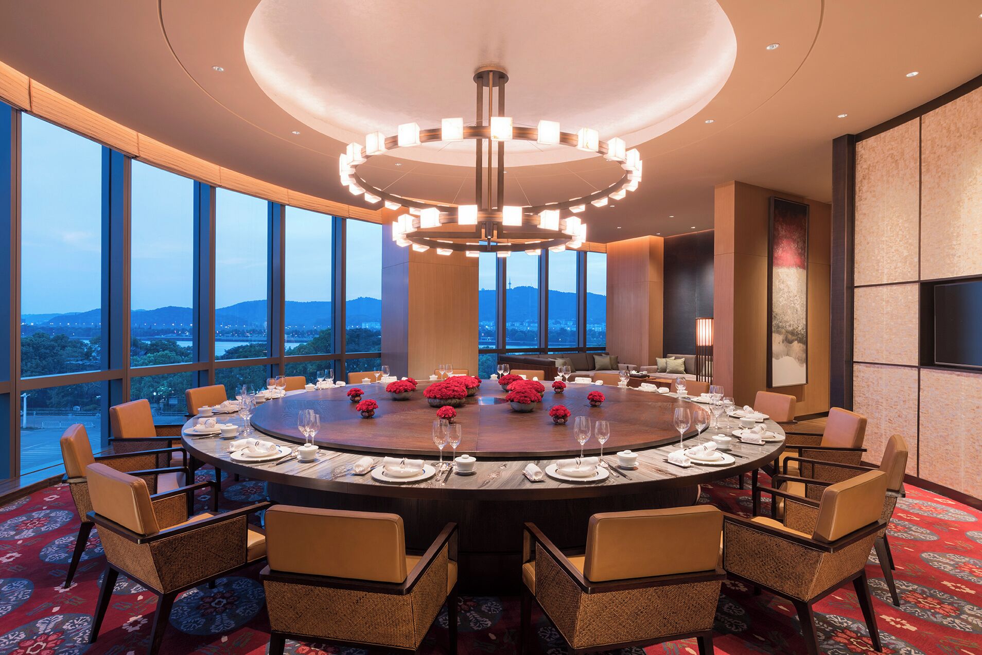 3 restaurants, breakfast, lunch, dinner served; chinese cuisine