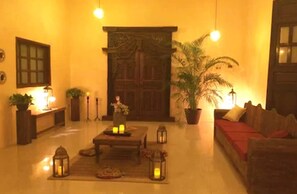 ロビー応接スペース