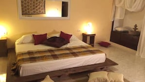 Deluxe Room, 1 King Bed | Free WiFi - Hotel Boutique Casa Mazejuwi (Campeche)