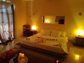 Deluxe-huone, 1 suuri parisänky | Ilmainen Wi-Fi