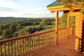 Elite Bungalow, 1 King Bed, River View | Free WiFi, bed sheets - Sevier River Ranch & Cattle Company (Hatch)