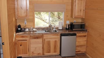 Family Studio, Multiple Beds | Coffee and/or coffee maker