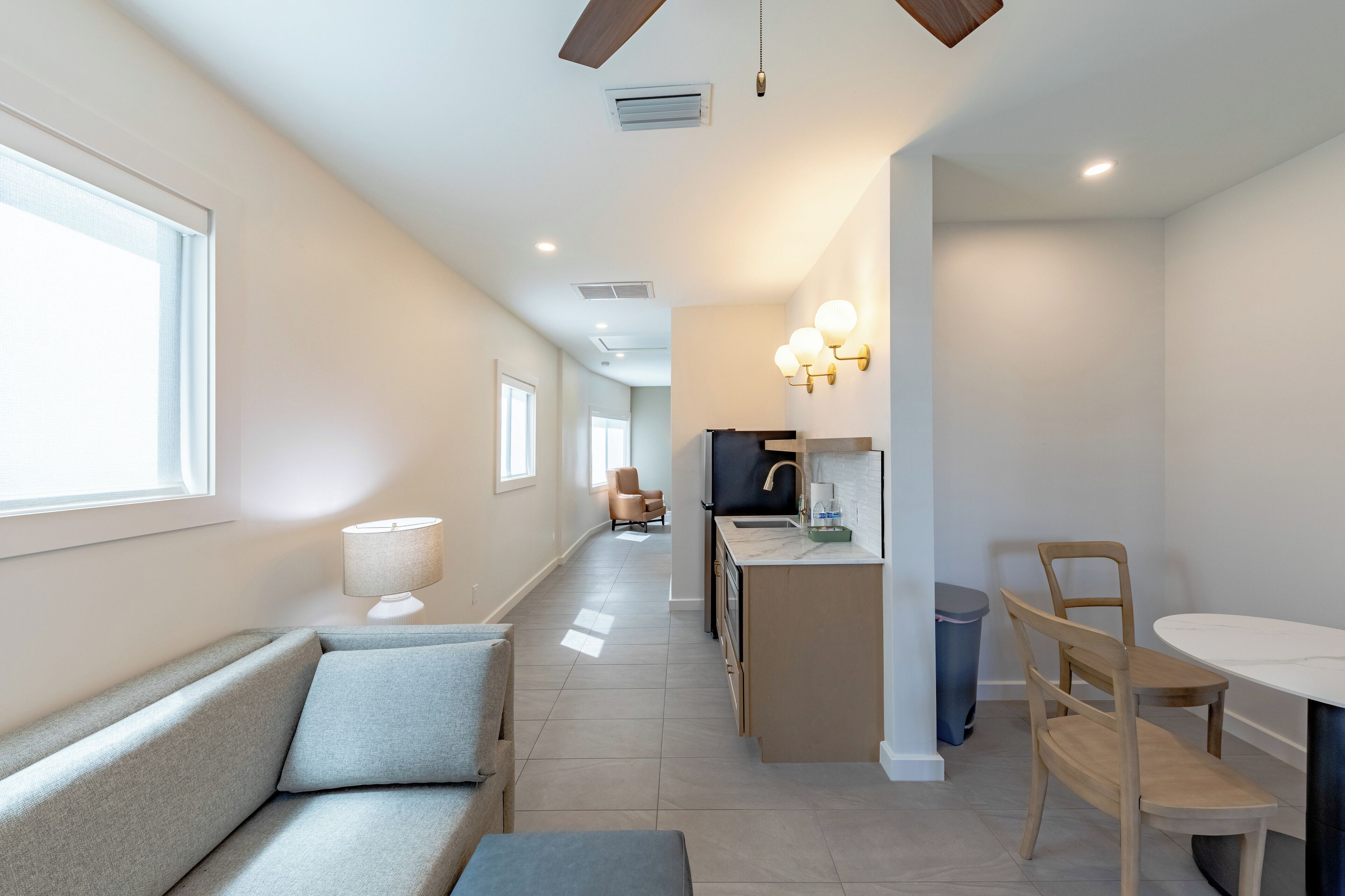 ห้องดีลักซ์สวีท, เตียงคิงไซส์ 1 เตียง และโซฟาเบด, ห้องครัวขนาดเล็ก | ผ้านวมขนเป็ด, ห้องพักตกแต่งอย่างมีเอกลักษณ์, ตกแต่งพิเศษโดยเฉพาะ