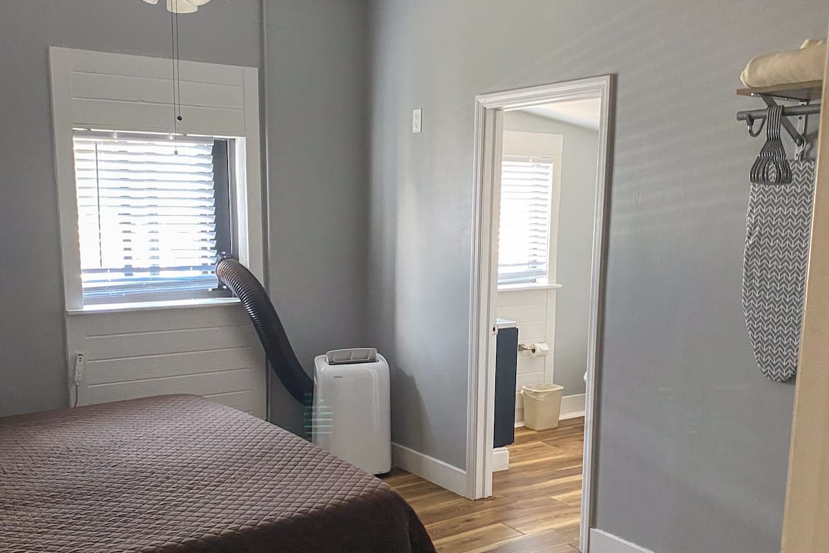 Deluxe Suite, 1 Bedroom, Kitchenette | 1 bedroom, down comforters, individually decorated
