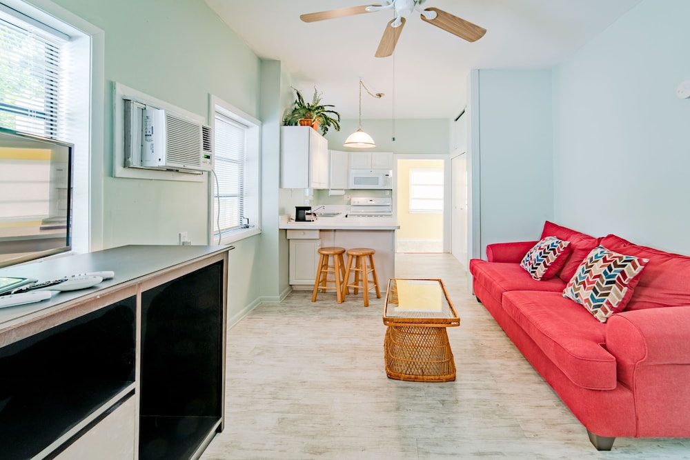 The Palmetto Inn by null