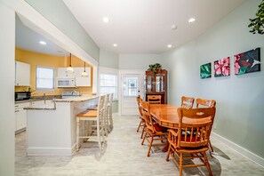 Apartment, 2 Bedrooms, Kitchen | In-room dining