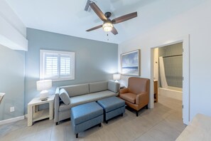 Deluxe Suite, 1 King Bed with Sofa bed, Kitchenette | Living room | 39-inch flat-screen TV with satellite channels, TV - The Palmetto Inn (Boca Grande)