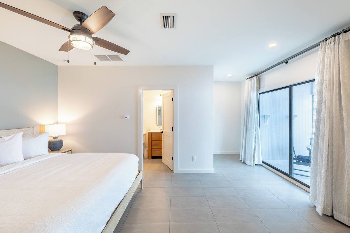 Apartment, 1 King Bed with Sofa bed, Kitchen | Down comforters, individually decorated, individually furnished