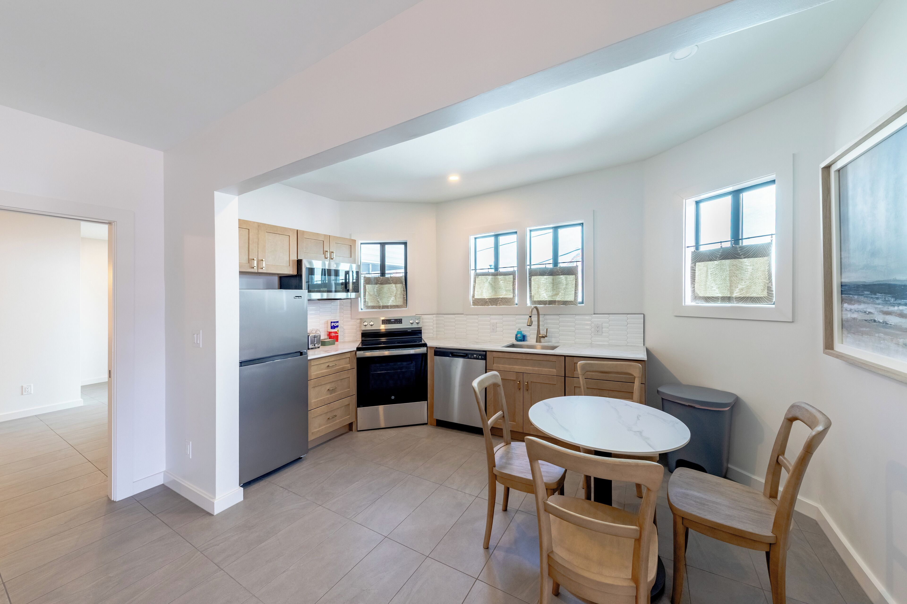 Apartment, 1 King Bed with Sofa bed, Kitchen | Private kitchen | Microwave, coffee/tea maker, paper towels