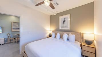 Suite – deluxe, 1 kingsize-seng med sovesofa, tekjøkken | Dundyner, individuelt dekorert og individuelt innredet